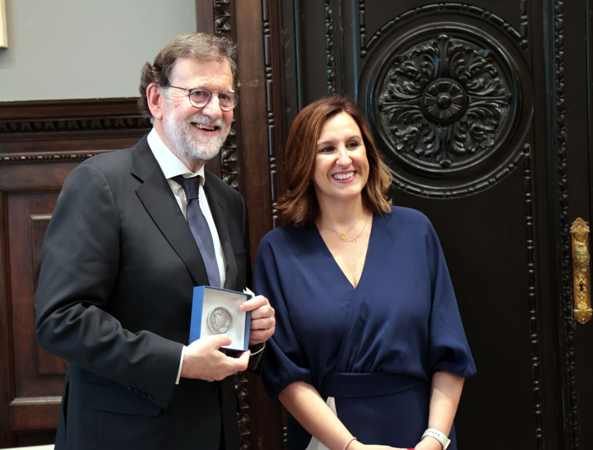 La alcaldesa de València, María José Catalá, recibe al expresidente del Gobierno, Mariano Rajoy.